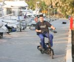 Κάνει τη μετακίνηση ένα ασφαλές, οικονομικό, αθόρυβο και ευχάριστο παιγνίδι. 